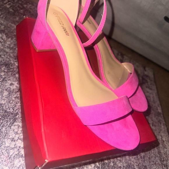 Pink Heels - brand new with box - Picture 1 of 3